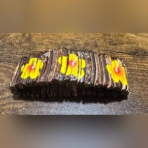 Vintage Hawaiian Coconut Shell / Palm Wood Stretch Bracelet Hand-Carved Hibiscus